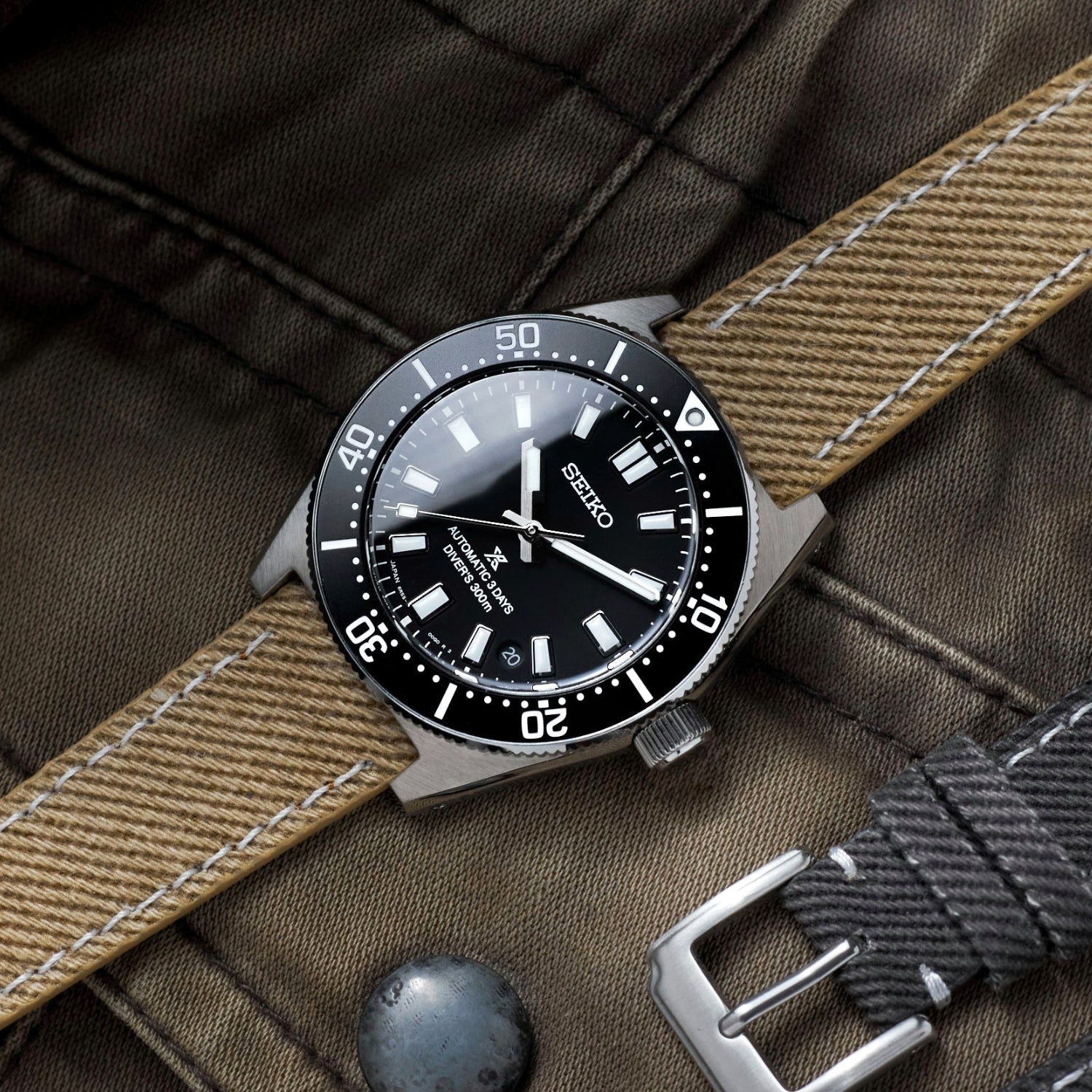 Beiges Handgefertigtes Denim - Uhrenarmband – DenimaTex™ von Helvetus® - Helvetus DE