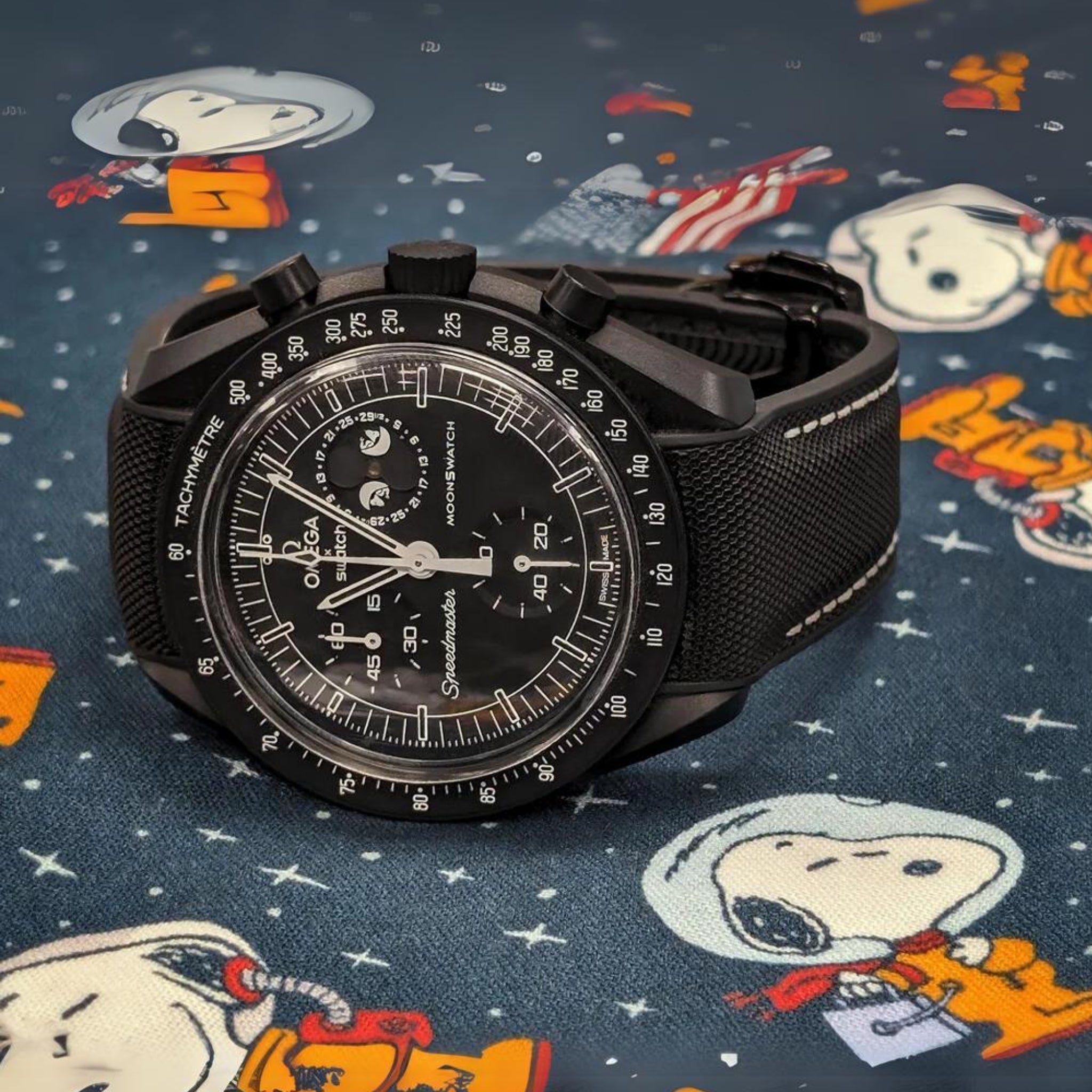 Kautschukarmband – Für Mission to the Moonphase – New Moon | Omega X Swatch | MoonSwatch – Schwarz mit Weiß - Helvetus DE