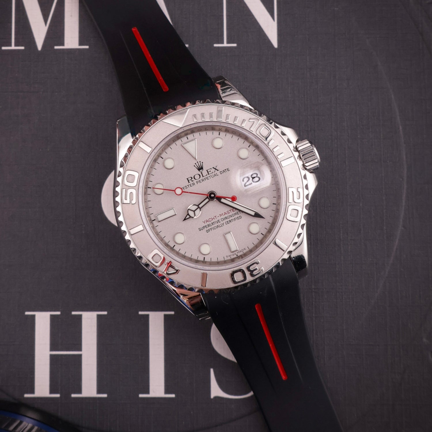 Kautschukarmband für Rolex Yacht - Master 40mm/42mm – Schwarz/Rot Linie | LuxLine® - Helvetus DE