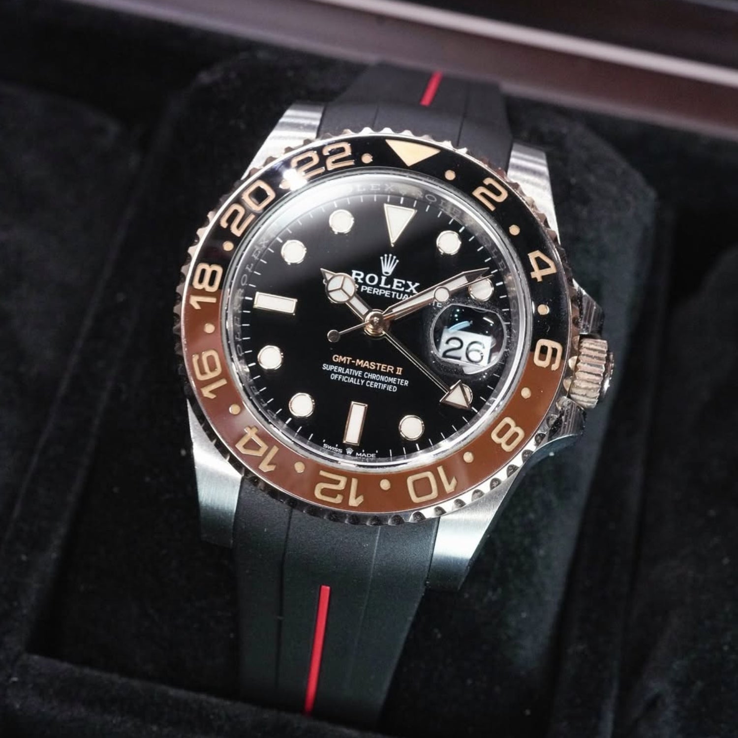 Faltschliessen Kautschukarmband für Rolex GMT - Master II in Schwarz mit Roter Linie | LuxLine® - Helvetus DE