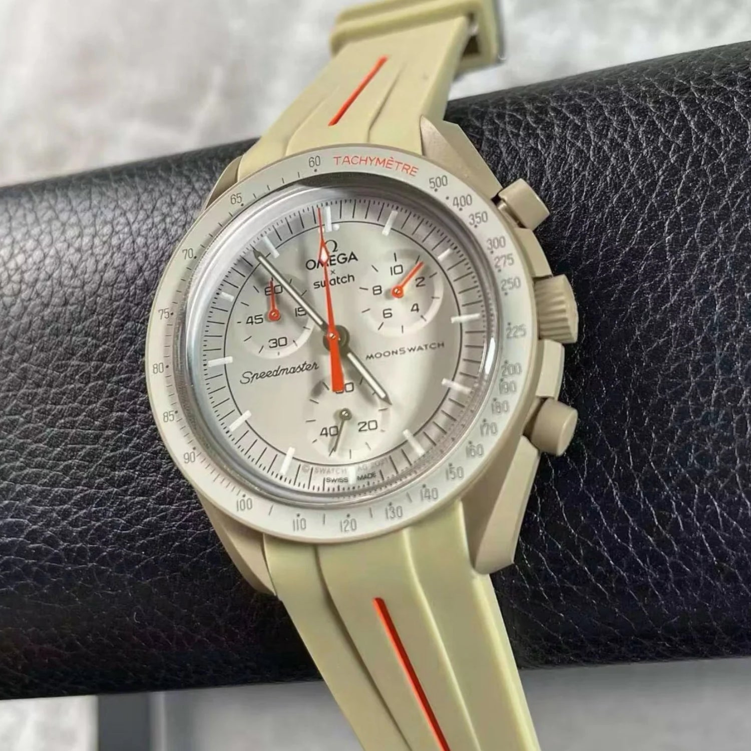 Kautschukarmband – Für Mission to Jupiter | Omega X Swatch | MoonSwatch – Beige mit Roter Linie - Helvetus DE