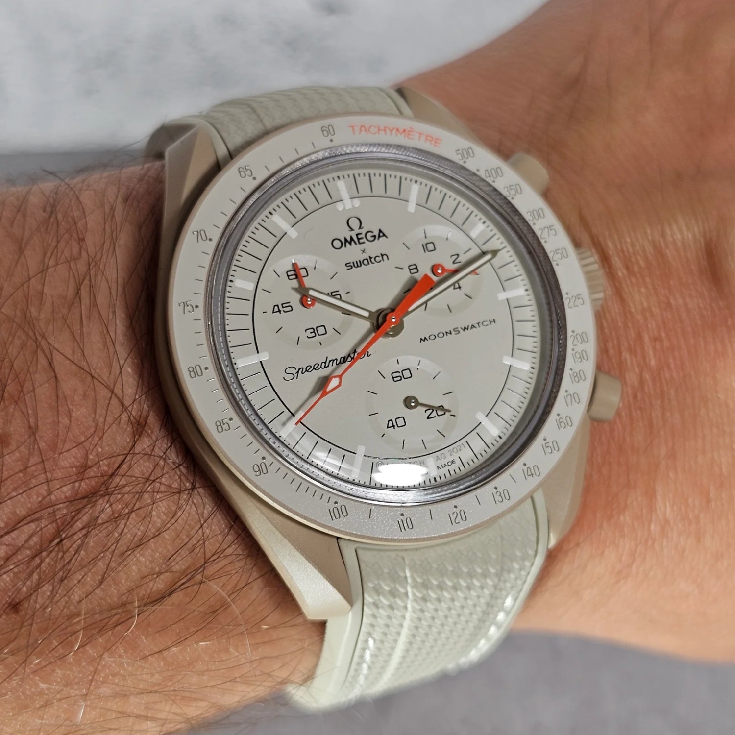 Kautschukarmband – Für Mission to Jupiter | Omega X Swatch | MoonSwatch – Beige mit Weiß - Helvetus DE