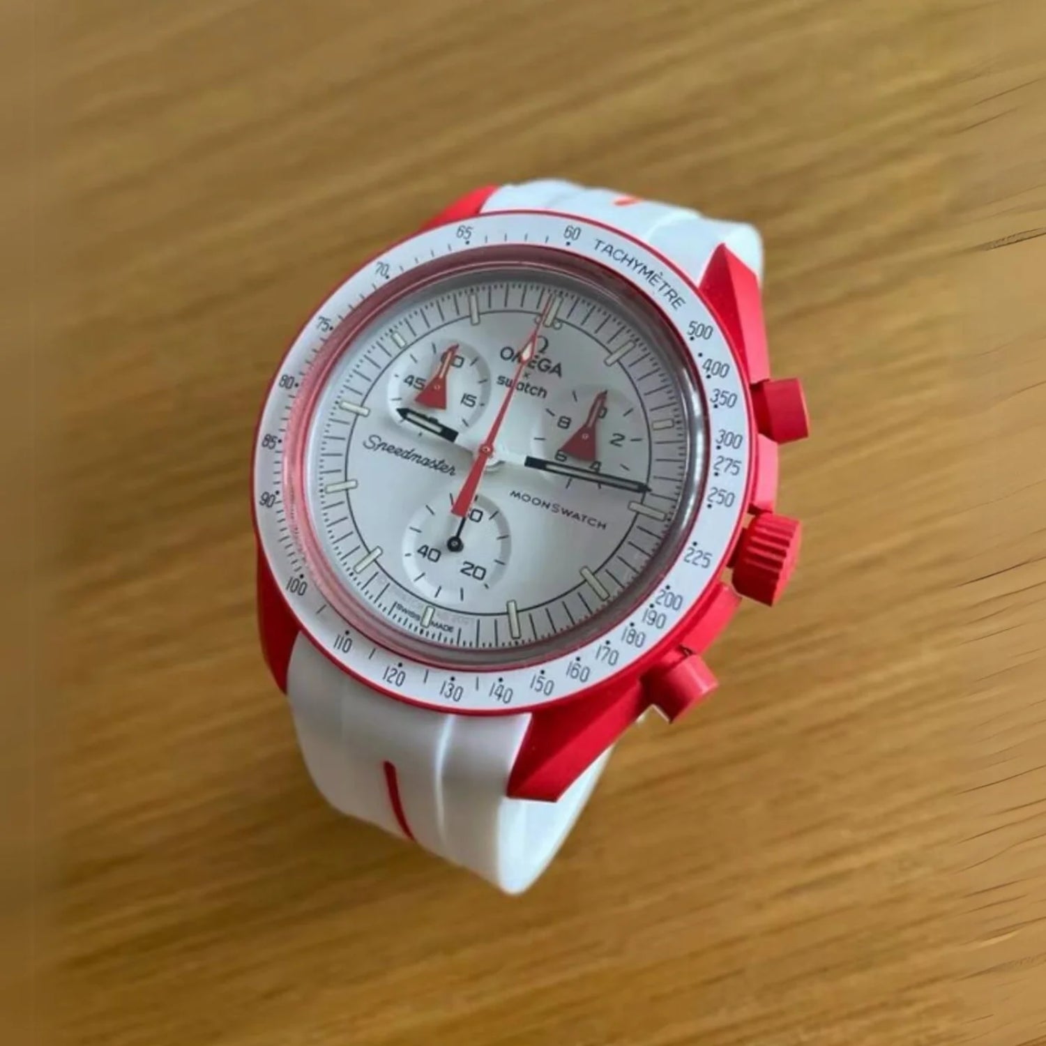 Kautschukarmband – Für Mission to Mars | Omega X Swatch | MoonSwatch – Weiß mit Roter Linie - Helvetus DE